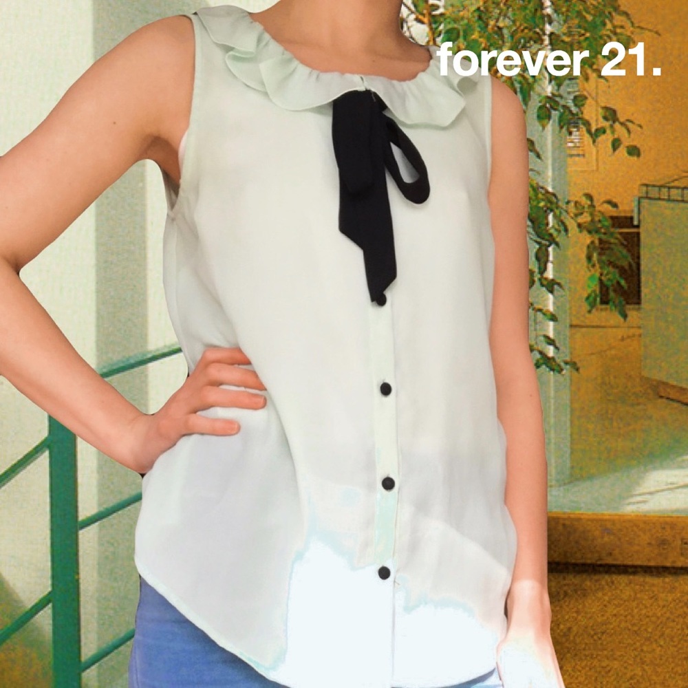 SOLD 🖤 FOREVER 21 〰️ MINT CHIFFON BOW TOP
